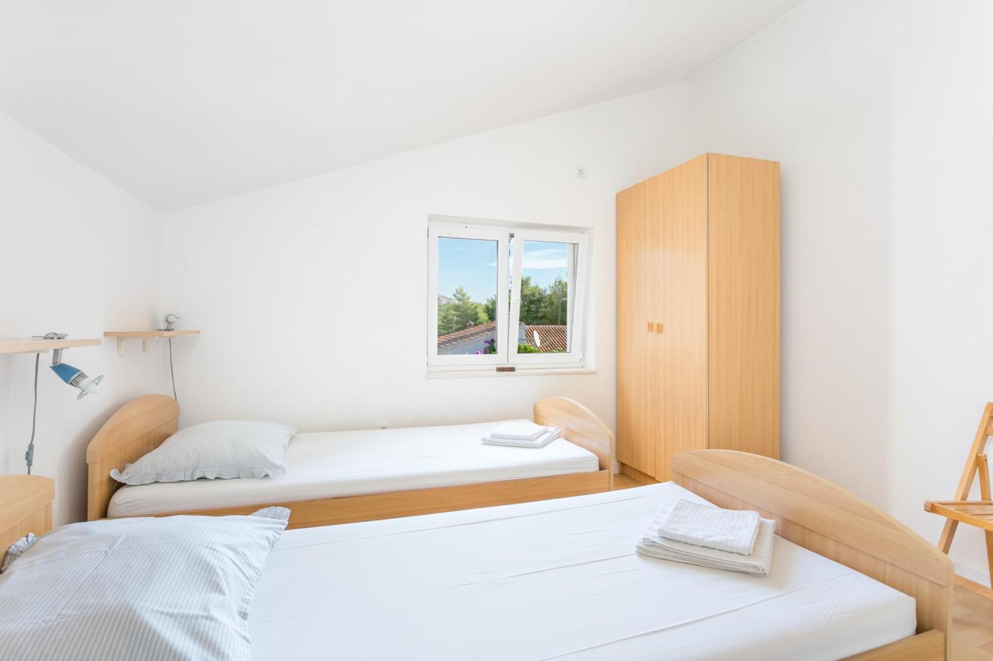 Family Friendly Apartments With A Swimming Pool Seget Vranjica, Trogir - 14409 Donji Seget Rom bilde