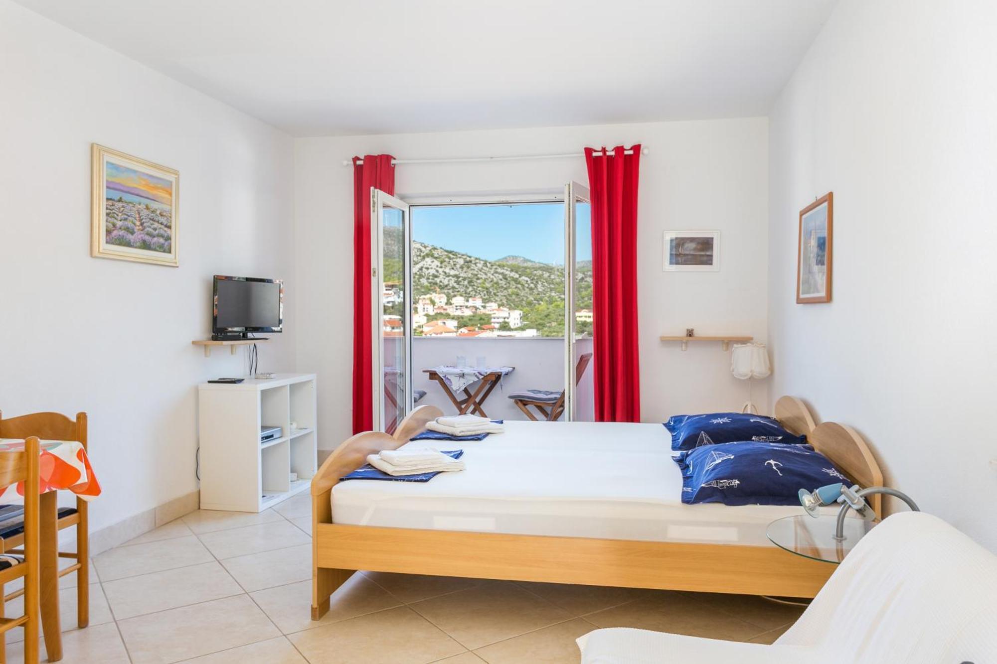 Family Friendly Apartments With A Swimming Pool Seget Vranjica, Trogir - 14409 Donji Seget Rom bilde