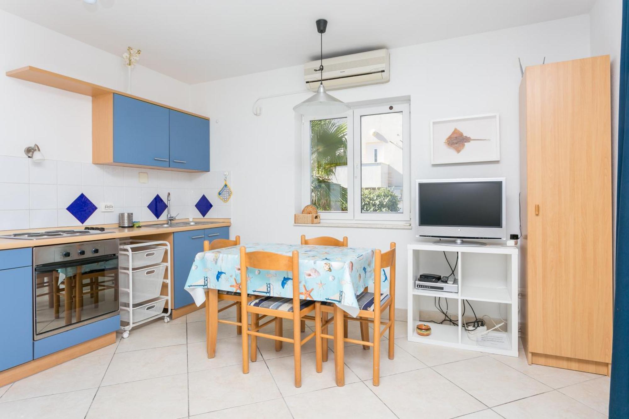 Family Friendly Apartments With A Swimming Pool Seget Vranjica, Trogir - 14409 Donji Seget Rom bilde